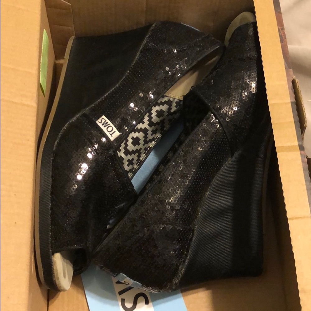 Black glitter sequin toms